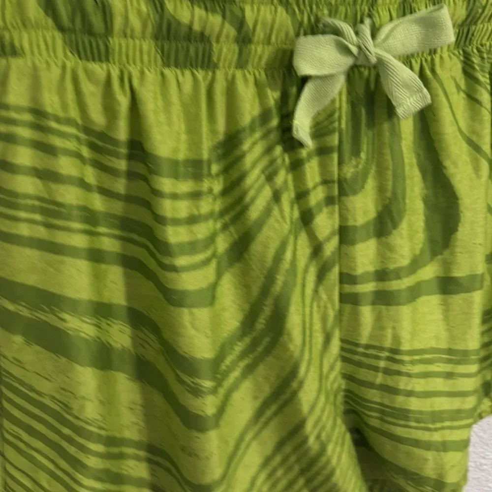 NWT- Beyond Yoga-Relax and Recharge Swirl Sleep Shorts- size small